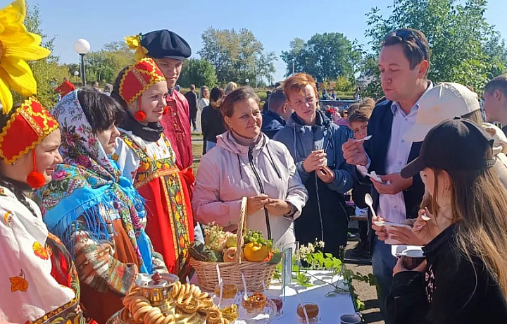 Студенты Донского политехнического колледжа стали участниками фестиваля «Донское варенье»