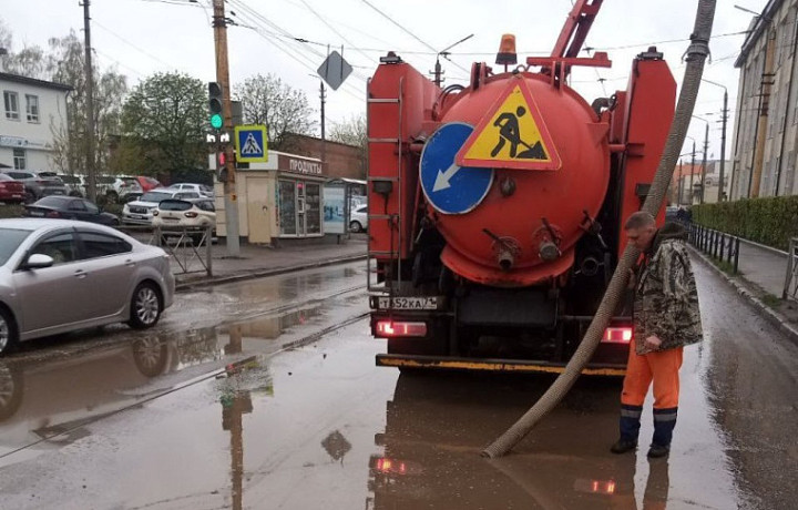 В Туле ликвидируют локальные подтопления дорог