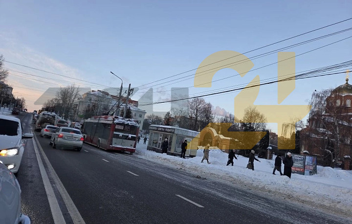 В тульском Заречье собралась внушительная пробка из-за обрыва проводов