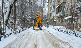 После вмешательства прокуратуры во дворе на улице Болдина в Туле убрали снег, мешавший проезду «скорой»