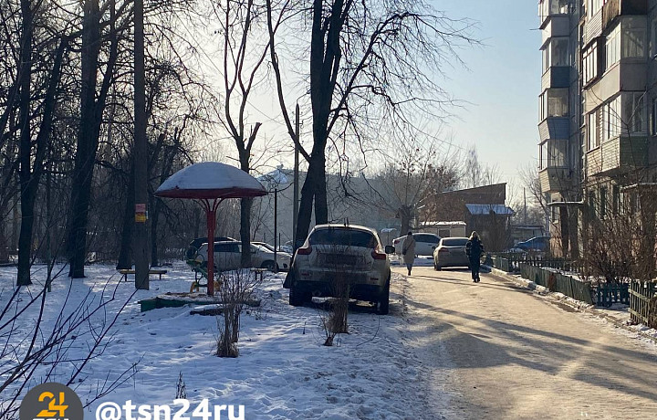 Более трёхсот туляков оштрафовали после автофиксации парковки на газонах: что считается озеленённой территорией, сколько заплатят нарушители и какие мнения у тульских водителей