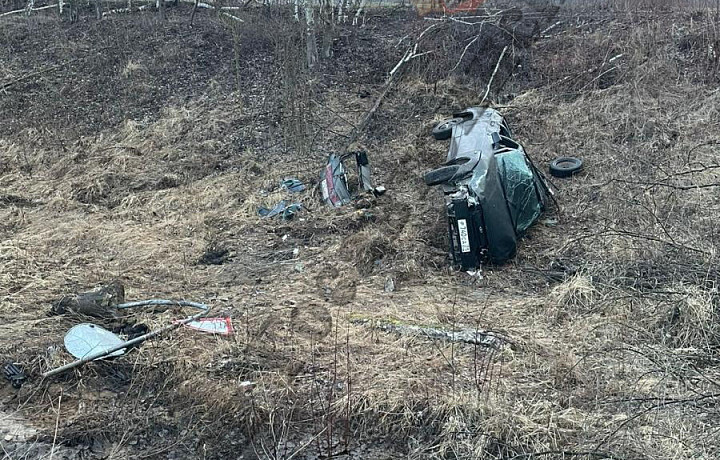 ﻿Автомобиль «ВАЗ-21113» слетел в кювет и опрокинулся в Киреевском районе: два человека попали в больницу