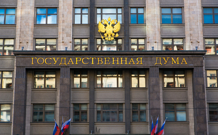 Обязательная отработка для ординаторов и отечественные авто в такси: какие законы вступят в силу в России в марте 2026 года