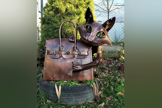 Сварщик из Тулы представил скульптуру «Кот Гермес и сумка Birkin» на международном конкурсе