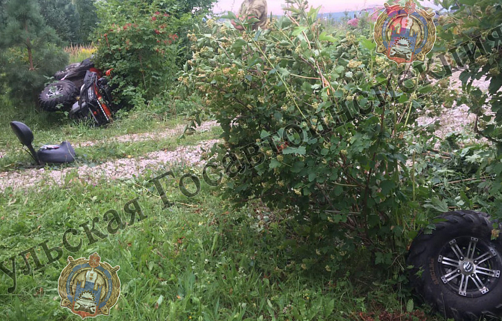 В Большой Туле женщина на квадроцикле съехала в кювет, врезалась в забор и перевернулась