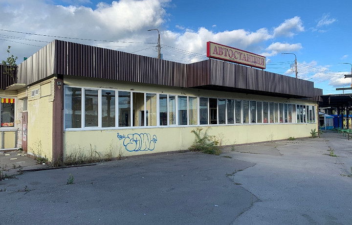 Бывшая тульская автостанция «Заречье» превратилась в руины и ночлег для бомжей