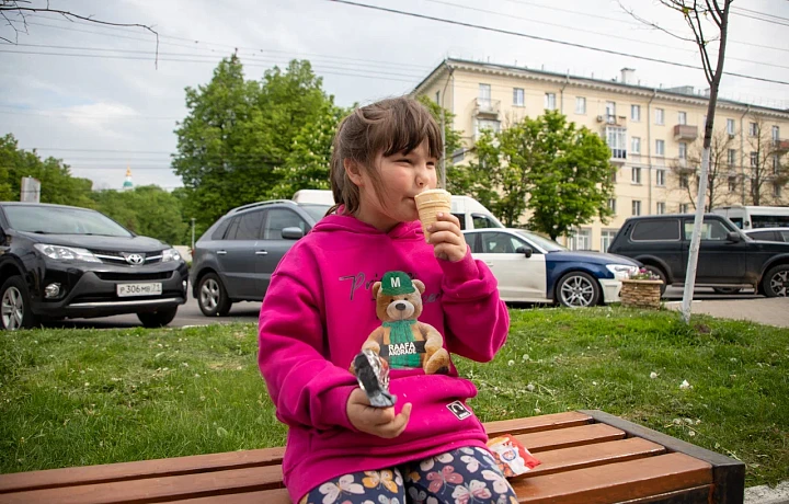 Гастроэнтеролог объяснила, почему мороженое лучше слизывать, а не откусывать