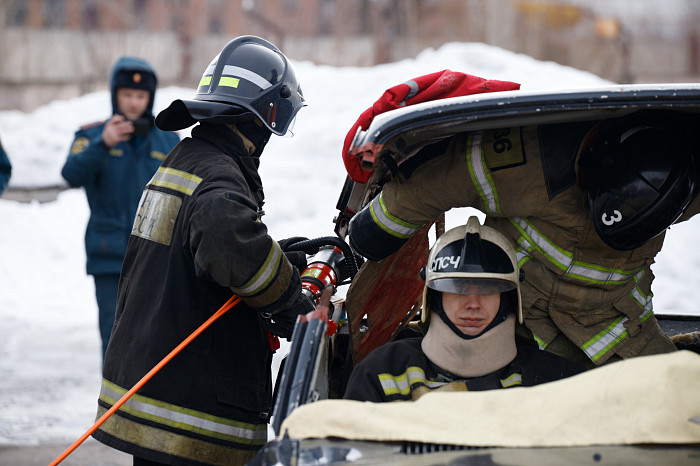 В Туле прошли соревнования среди спасателей по ликвидации последствий ДТП