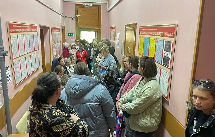 Туляки штурмуют Центр организации отдыха: за путевками огромные очереди, некоторые не могут оплатить из-за сбоев связи