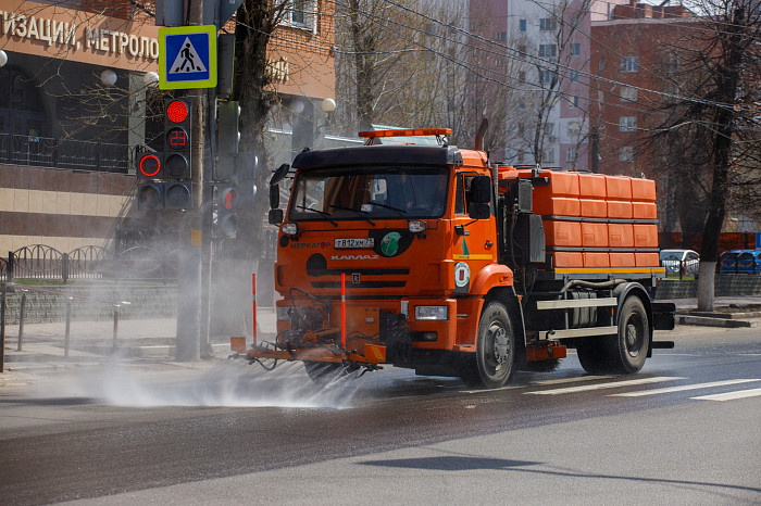 Уборка мусора ведется круглосуточно на тульских улицах