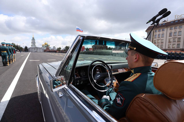 На площади Ленина в Туле прошел Парад Победы: фоторепортаж