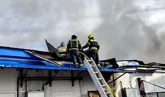 В Щекине горит склад на улице Пирогова на площади 2800 квадратных метров