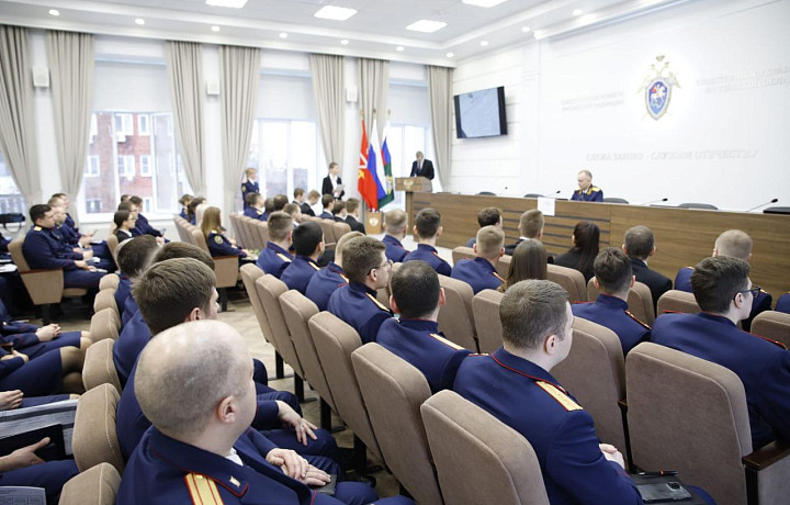 Молодые следователи тульского следственного управления приняли присягу сотрудника СКР