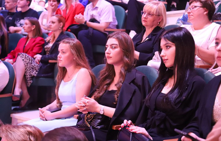 В Туле 662 выпускника награждены медалью «За особые успехи в учении»