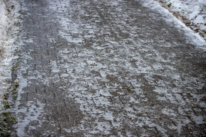 После ледяного дождя улицы Тулы превратились в каток