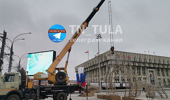 В Туле продолжают украшать площадь Ленина к Новому году