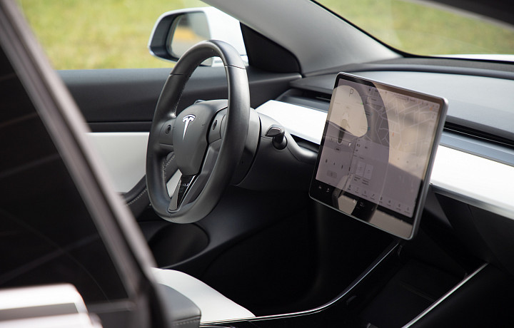 Россияне стали отказываться от автомобилей с двигателями внутреннего сгорания в пользу электрокаров