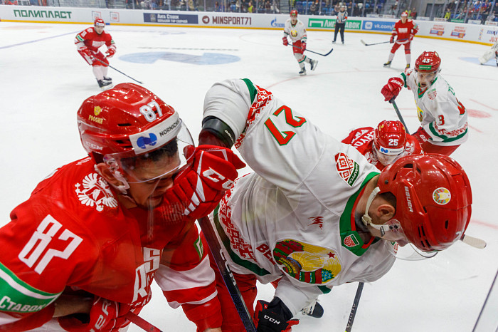 Фоторепортаж: как прошел матч между национальными сборными России и Беларуси