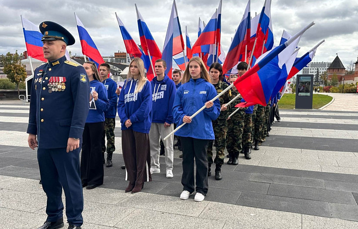 В центре Тулы провели флешмоб в честь дня рождения Путина