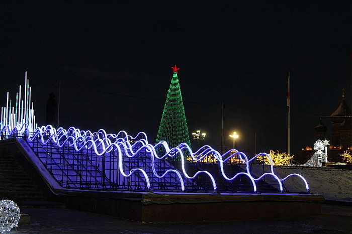1 декабря на главной новогодней елке Тулы зажгли гирлянды