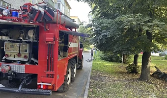 Огнеборцы спасли человека из горящей многоэтажки в Узловой
