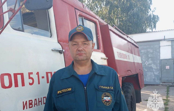 Водитель пожарного автомобиля из Тульской области в свободное от несения службы время спас двоих утопающих