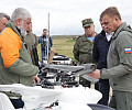 Тульскому губернатору Алексею Дюмину показали роботов-камикадзе в действии