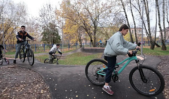 Новый детский парк «Связь поколений» открыли в Суворове