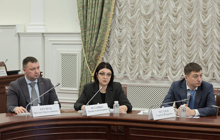 Интерес к профильной математике за три года вырос на 10%: в тульском правительстве рассказали, как проходит работа по подготовке к ЕГЭ-2026