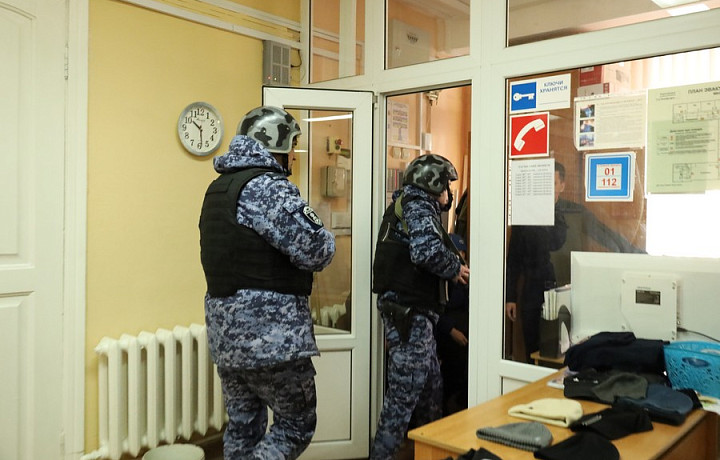 В новомосковских школах прошли проверки по антитеррористической защищенности