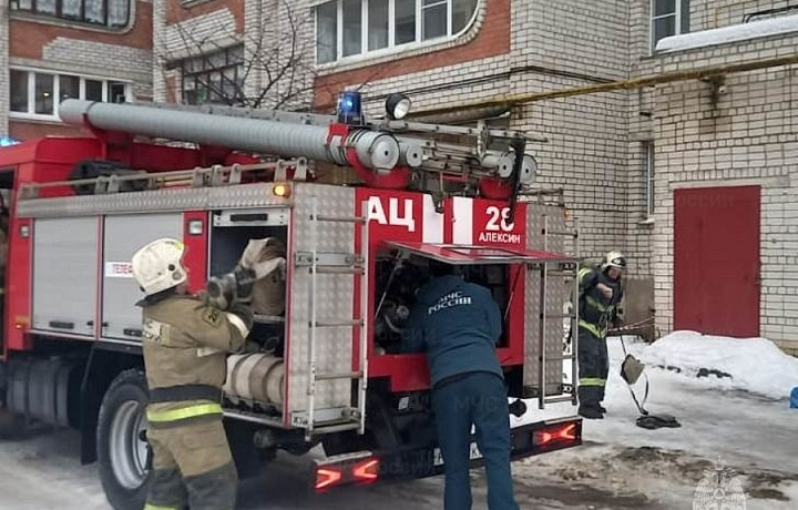 При пожаре в Алексине пострадал 37-летний мужчина