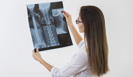 Новые сюрпризы ковида: поражение костей, мозговой туман и пневмония - какие последствия могу неожиданно настичь уже переболевших