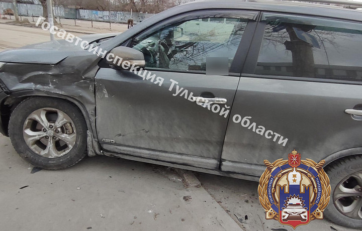 Два водителя пострадали в ДТП на улице Колетвинова в Туле
