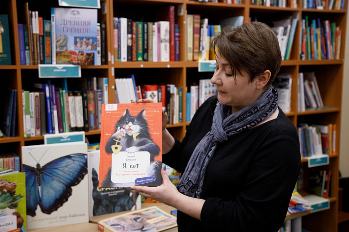 Книга со сквозной дырой и графические романы – виртуальная экскурсия по читальному залу Тульской областной детской библиотеки