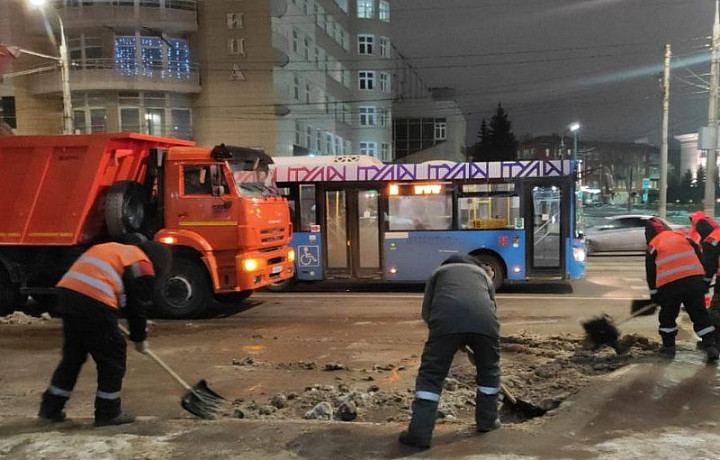 От снега и мусора Тулу убирали 330 рабочих и более 140 единиц техники