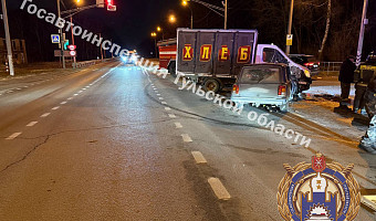 «ВАЗ» вылетел на встречку и устроил ДТП с газелью на М-2 под Тулой