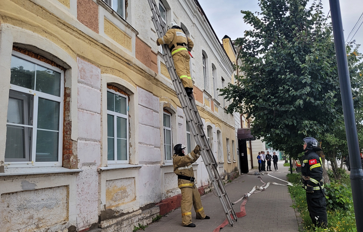 Одоевские спасатели провели плановые учения в школе