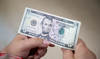 Курс доллара поднялся выше 87 рублей