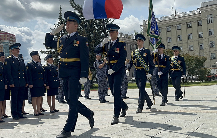 19 судебных приставов приняли присягу на площади Победы в Туле