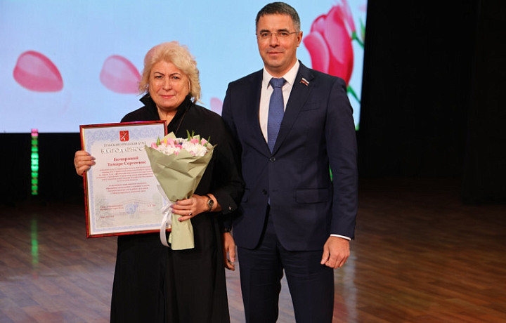 Алексей Эрк и Илья Беспалов поздравили тулячек с 8 Марта