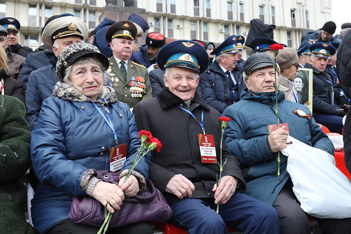 На площади Ленина в Туле прошел Парад Победы: фоторепортаж