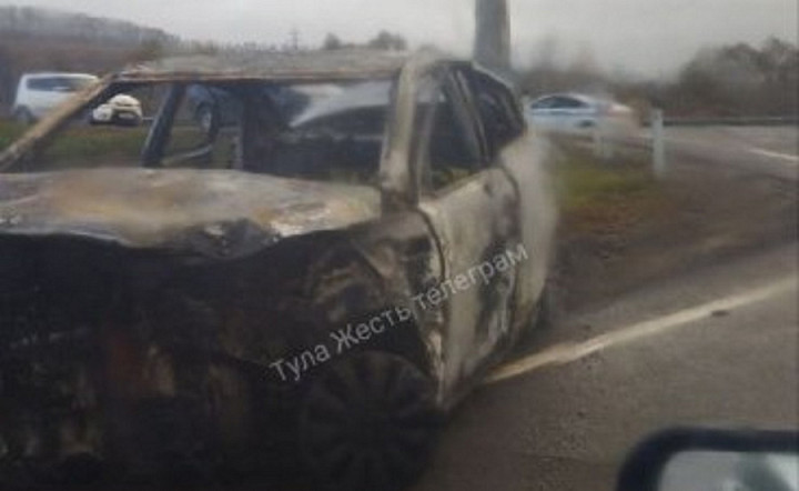 В аварии на трассе М-2 «Крым» в Туле сгорел автомобиль
