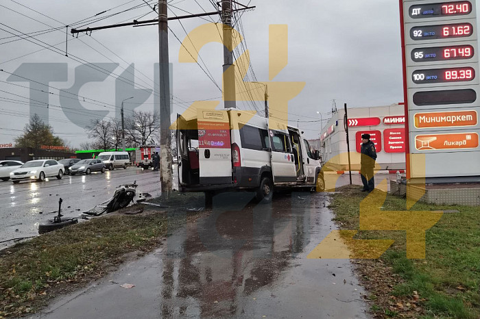Опубликованы фото с места массового ДТП на Пролетарском мосту в Туле