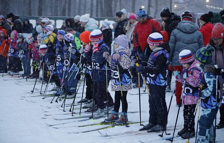В ночной лыжной гонке в Туле приняли участие 600 взрослых и детей