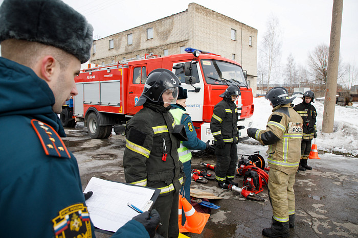 В Туле прошли соревнования среди спасателей по ликвидации последствий ДТП