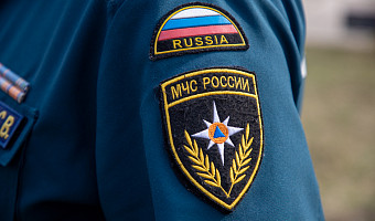 Спасатели потушили горящую заброшку в Донском