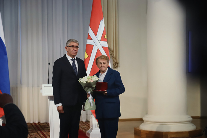 «В ваших руках находится будущее нашей страны»: Дмитрий Миляев вручил награды работникам системы среднего профобразования региона