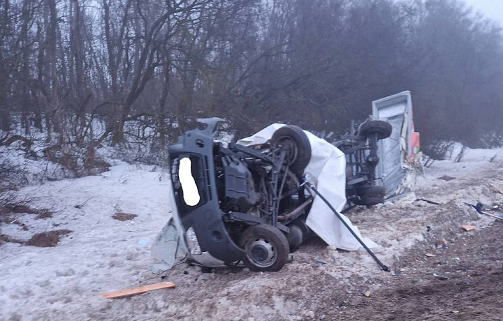 На трассе «Лапотково — Ефремов» столкнулись два автомобиля