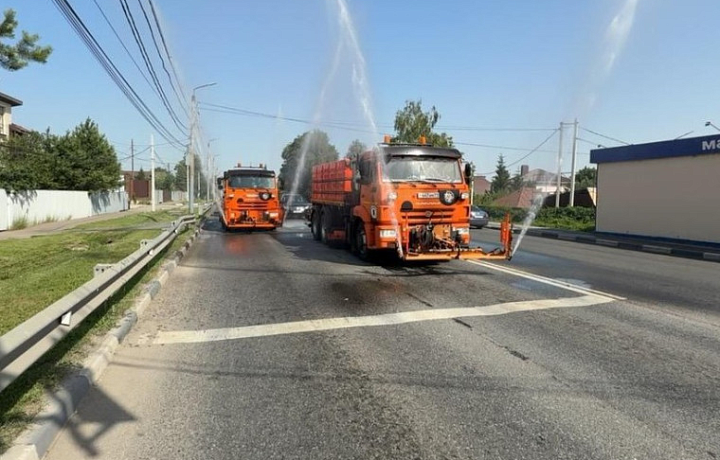 В Туле 23 июля продолжается уборка дорог и тротуаров