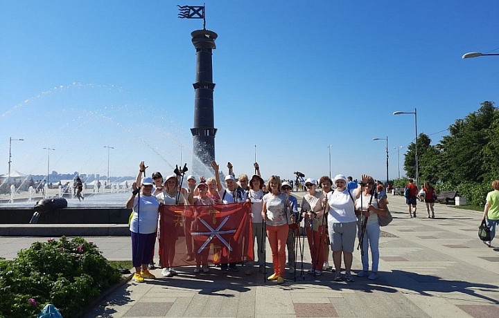 Тульские любители скандинавской ходьбы приняли участие в форуме «Алые Паруса»